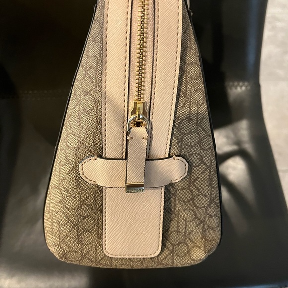 Calvin Klein purse NWOT. - Picture 5 of 8